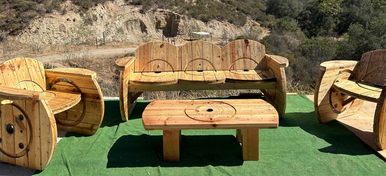 Juego de Sala Rústica de Madera con Sillón Triple, Sillones Individuales y Mesa de Centro