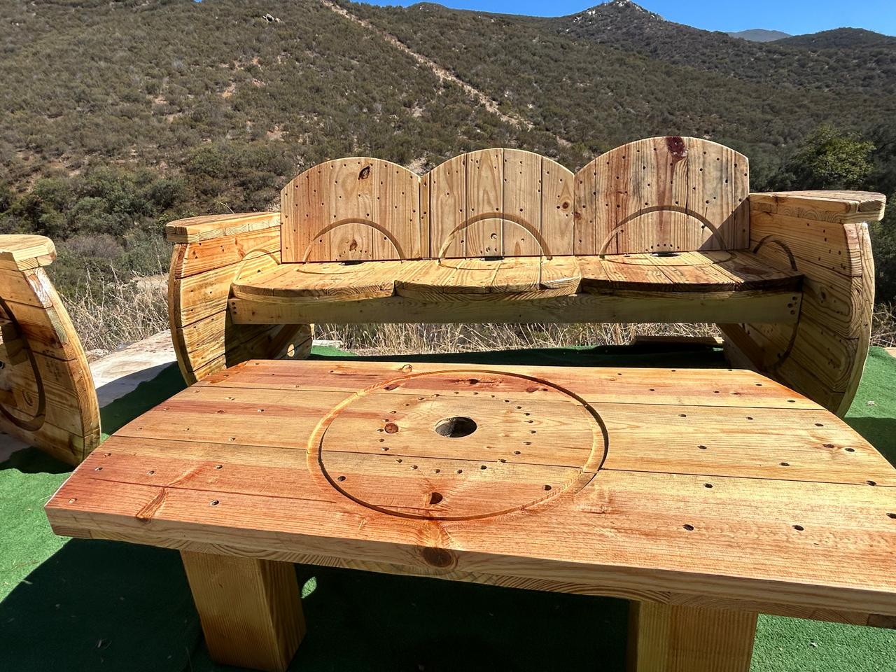 Juego de Sala Rústica de Madera con Sillón Triple, Sillones Individuales y Mesa de Centro