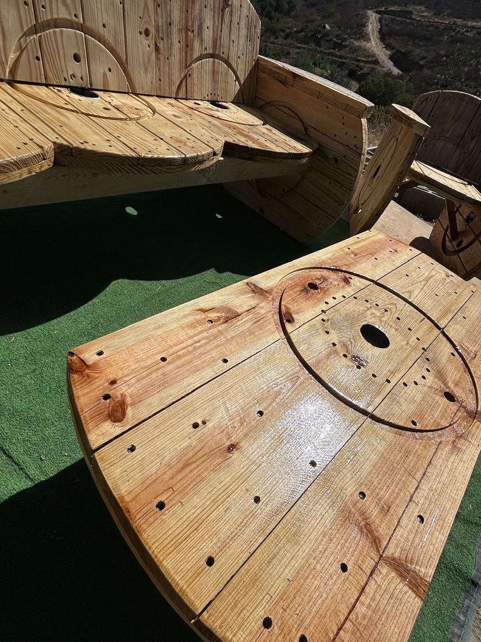 Juego de Sala Rústica de Madera con Sillón Triple, Sillones Individuales y Mesa de Centro